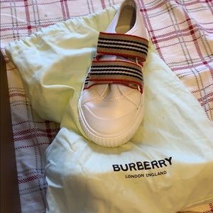Boys Burberry shoes